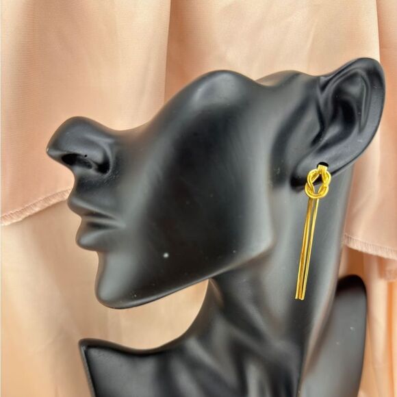 Elegant Gold Knot Earrings - Picture 6 of 7